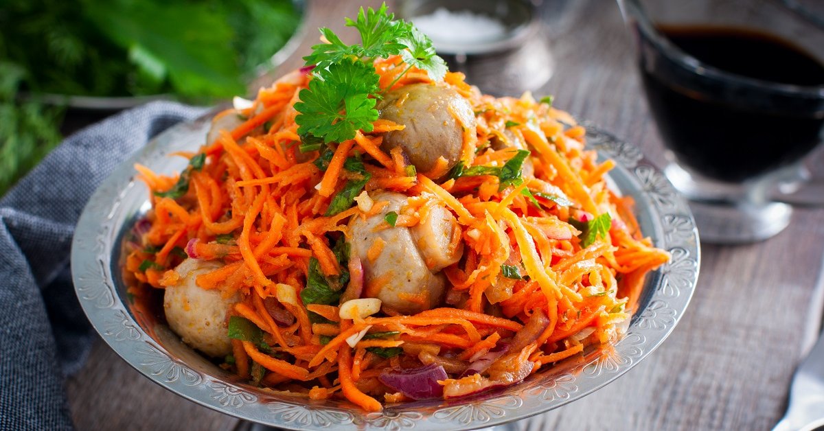 Салат с копченой курицей и корейской морковью - Пошаговый рецепт с фото. Салаты. Салаты с курицей